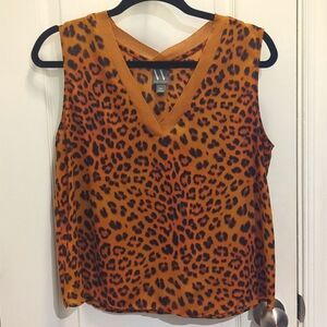 Worthington Leopard Tank Size Medium Petite V Neck‎